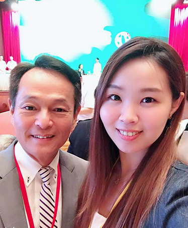 民進(jìn)黨議員李余典女兒李旻蔚(右)脫黨參選恐沖擊余天選情 民進(jìn)黨議員李余典女兒李旻蔚(右)脫黨參選恐沖擊余天選情