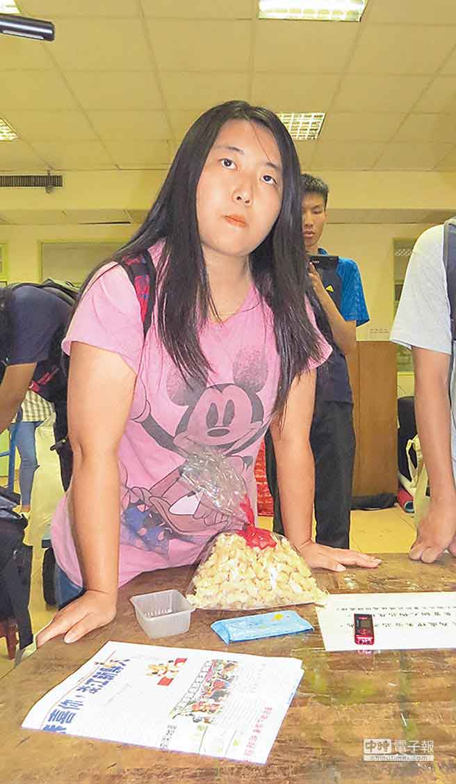 大陸在臺(tái)學(xué)生蔡博藝在臉書(shū)上吐槽“共諜,臺(tái)諜,搞得我好亂” 大陸在臺(tái)學(xué)生蔡博藝在臉書(shū)上吐槽“共諜,臺(tái)諜,搞得我好亂”