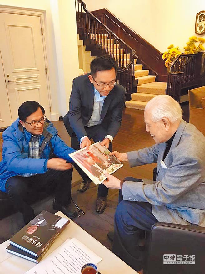 陳水扁李登輝時隔12年高調“破冰” 蔡英文尷尬了嗎? 陳水扁李登輝時隔12年高調“破冰” 蔡英文尷尬了嗎?