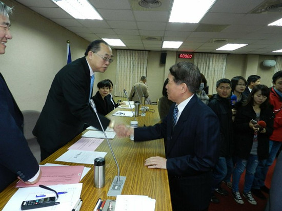 臺防務(wù)部門:不得以職權(quán)名義邀女官兵陪酒