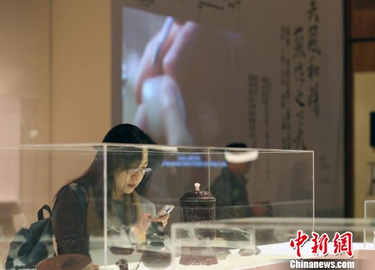 蘇州東渚民間工藝大師聯(lián)袂來臺參展(圖) 蘇州東渚民間工藝大師聯(lián)袂來臺參展(圖)