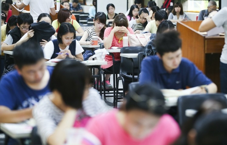 臺灣公務員普考今日開考 5萬人搶千個職缺(組圖) 臺灣公務員普考今日開考 5萬人搶千個職缺(組圖)