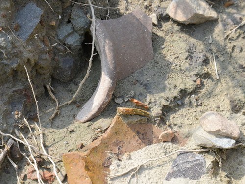暴雨沖出大量陶片臺灣云林縣發現史前遺址