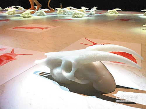 臺(tái)灣鹽雕與現(xiàn)代藝術(shù)結(jié)盟山羊頭骨喻人類發(fā)展(圖)