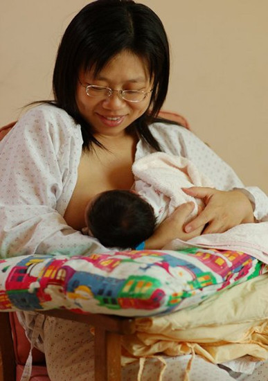 4個月大嬰兒喝配方奶過敏嚴重吐血(圖)