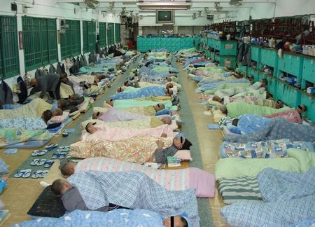 高齡受刑人增多 臺(tái)灣需要“老人監(jiān)獄”?(圖) 高齡受刑人增多 臺(tái)灣需要“老人監(jiān)獄”?(圖)