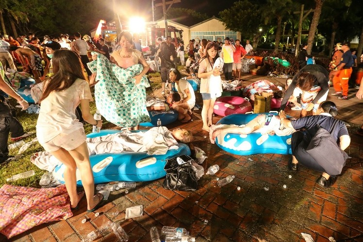 新北市八仙樂園昨晚舉行彩色派對時發(fā)生粉塵氣爆,造成516人灼傷 新北市八仙樂園昨晚舉行彩色派對時發(fā)生粉塵氣爆,造成516人灼傷