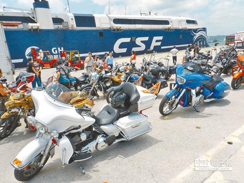 41輛臺灣重型摩托車首次赴福建自駕游(圖) 41輛臺灣重型摩托車首次赴福建自駕游(圖)