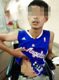 臺(tái)北捷運(yùn)菜刀傷人廚師2萬(wàn)元交保。(東森新聞圖) 臺(tái)北捷運(yùn)菜刀傷人廚師2萬(wàn)元交保。(東森新聞圖)