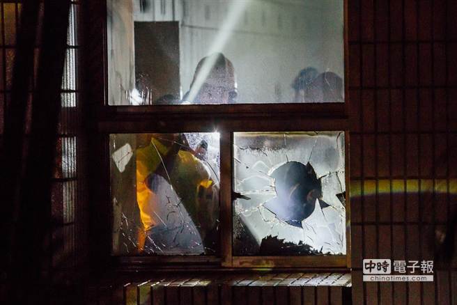 臺北市府凌晨4時突發火警 無人員傷亡(組圖) 臺北市府凌晨4時突發火警 無人員傷亡(組圖)