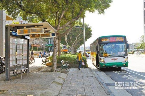 臺北擬調漲公交票價軍警優惠最后保留一年(圖)