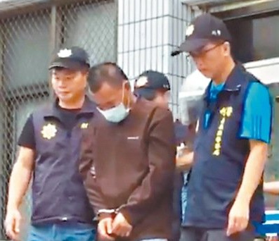 男子與女友涉嫌用感冒藥制毒被捕后一度情緒失控