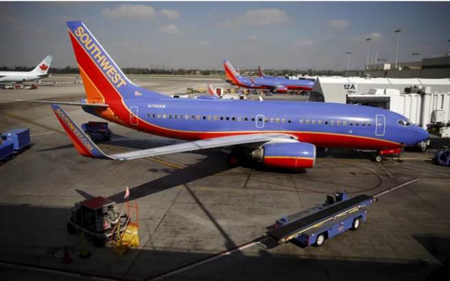 美國同性伴侶登機時遭航空公司職員歧視 美國同性伴侶登機時遭航空公司職員歧視