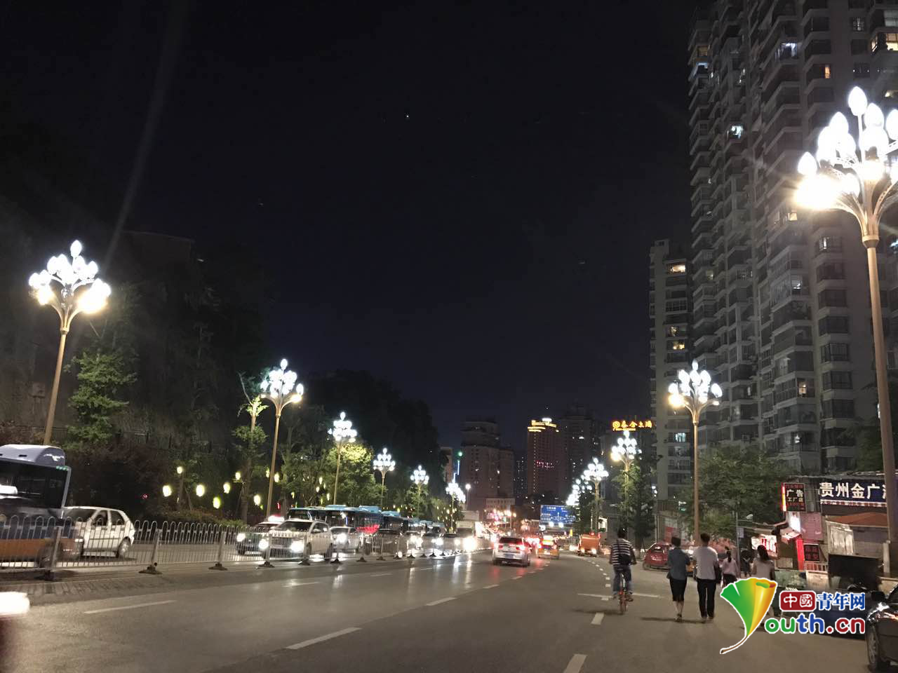 【砥礪奮進(jìn)的五年·聚焦大數(shù)據(jù)】“我”看數(shù)博:搞大數(shù)據(jù)已成為貴州發(fā)展的新機(jī)會 【砥礪奮進(jìn)的五年·聚焦大數(shù)據(jù)】“我”看數(shù)博:搞大數(shù)據(jù)已成為貴州發(fā)展的新機(jī)會