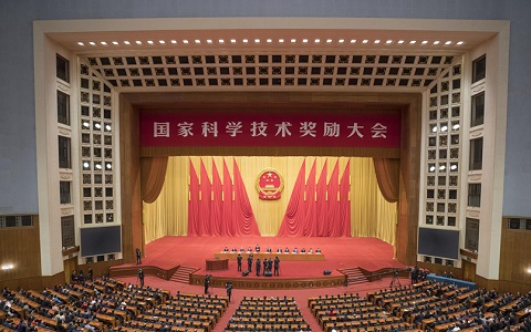 中共中央國務院隆重舉行國家科學技術獎勵大會 習近平出席大會并為最高獎獲得者等頒獎