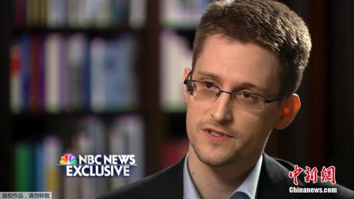 資料圖:2014年5月29日消息,“棱鏡門”曝光者愛德華·斯諾登日前接受了美國全國廣播公司(NBC)的獨家采訪。在訪問中,斯諾登稱他曾在美國情報機構的安排下在海外執行臥底任務,并曾做過從前線到高層的各項工作。此外,他還就自己目前逃亡海外的狀況表示,如果他能夠去世界上的任何地方,那么他想去的地方就是自己的家。