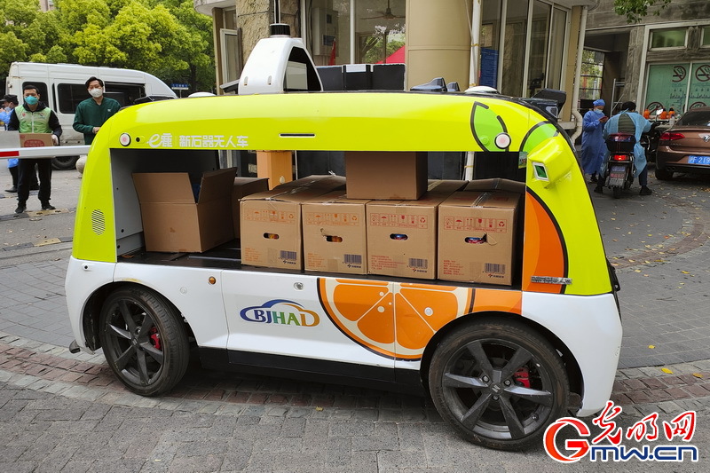 【組圖】“守滬者聯盟”丨上海:自動駕駛無人車亮相小區 助力疫情保供最后100米