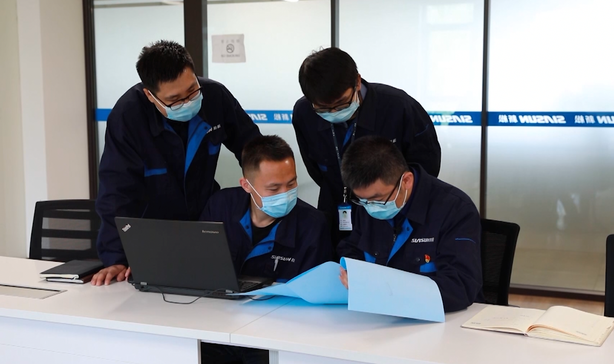 時政微紀(jì)錄丨十年——殷殷關(guān)切諄諄囑托 習(xí)近平心系科技創(chuàng)新