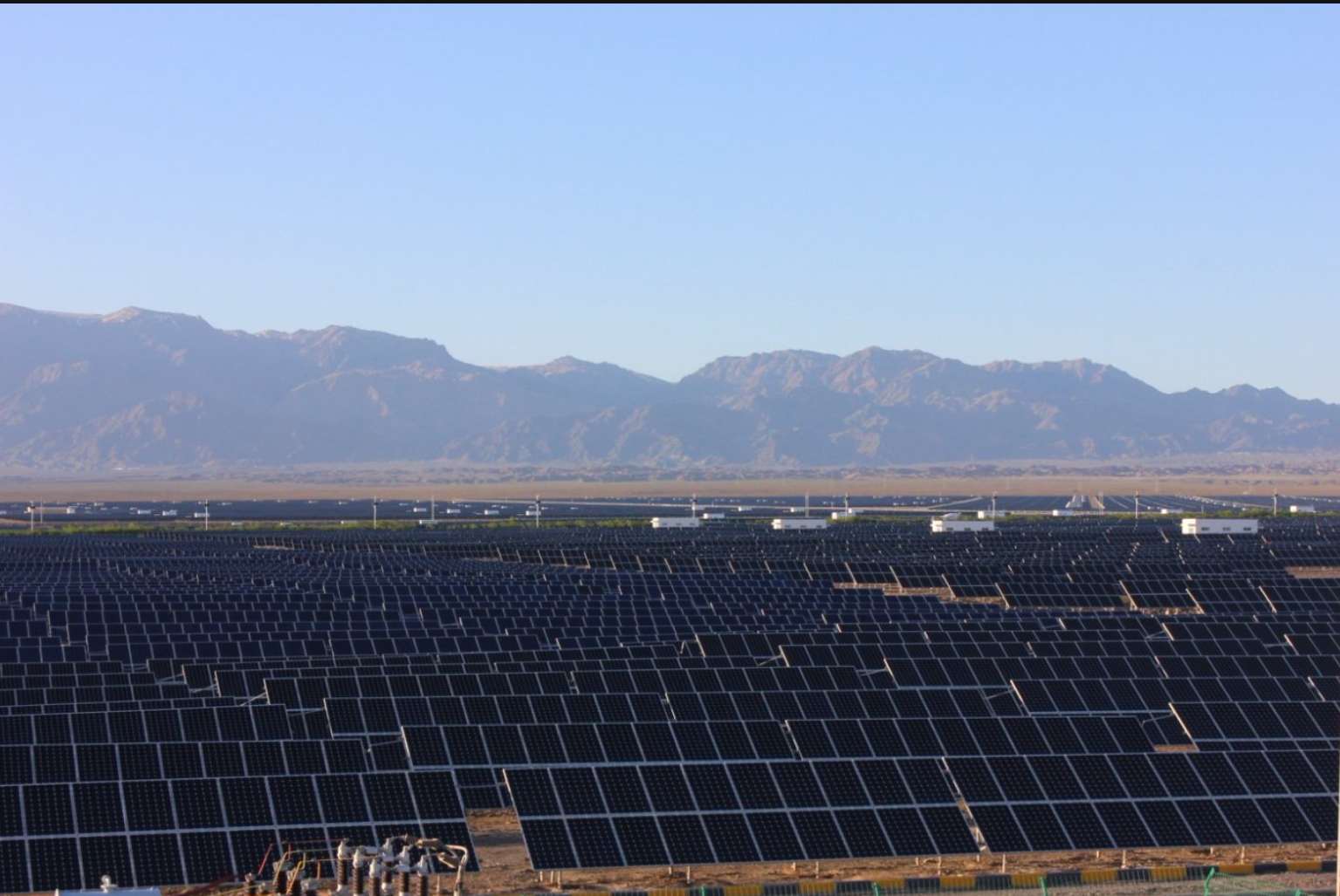 哈密石城子光伏電站一期項目。祖拉蘭·依沙克攝