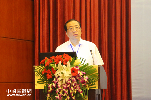 海峽兩岸關(guān)系法學(xué)研究會副會長張?zhí)K軍在閉幕式上致辭。 海峽兩岸關(guān)系法學(xué)研究會副會長張?zhí)K軍在閉幕式上致辭。