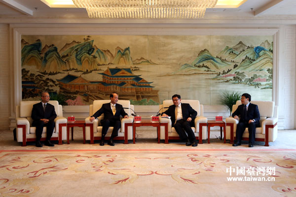 海峽兩岸關系協會會長陳德銘30日在江蘇淮安會見臺灣海基會董事長林中森