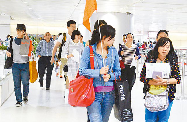 大陸游客涌入"撐爆"旅館，臺(tái)灣旅館業(yè)鬧人才荒。（臺(tái)媒圖）