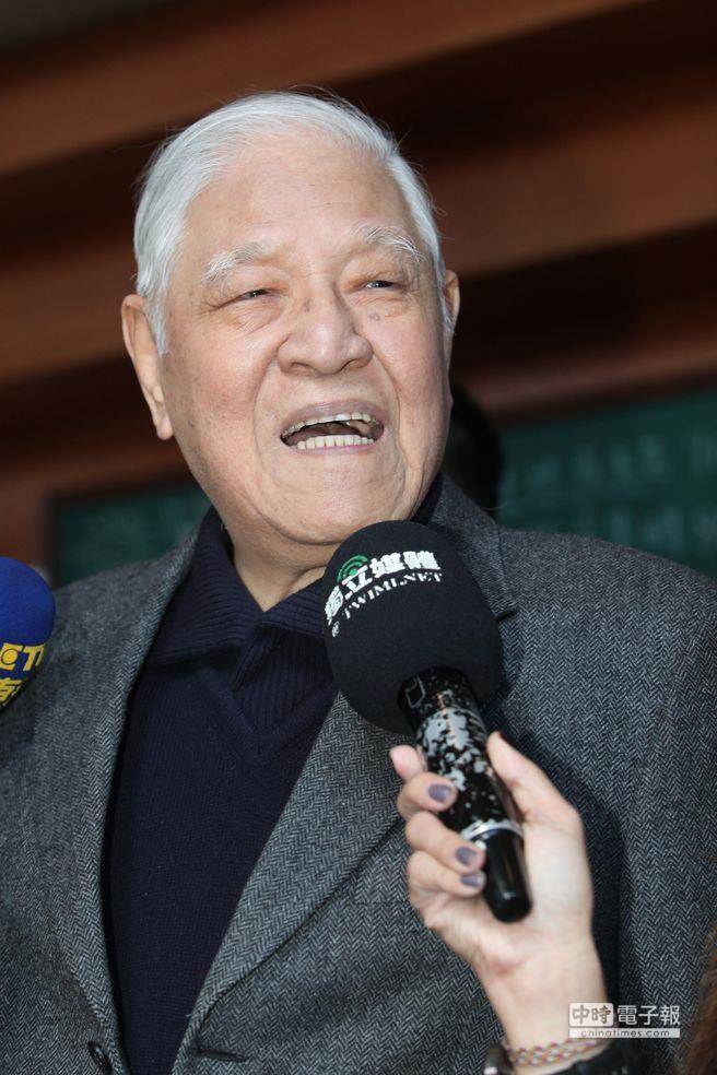 李登輝評(píng)柯文哲:人就認(rèn)真,俗俗的 李登輝評(píng)柯文哲:人就認(rèn)真,俗俗的