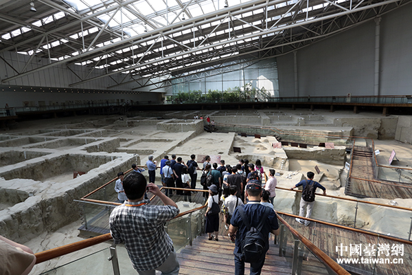 兩岸記者走進金沙遺址博物館 探秘古蜀文化 兩岸記者走進金沙遺址博物館 探秘古蜀文化