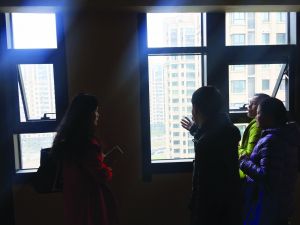 業主說,這樣的陽臺采光太差