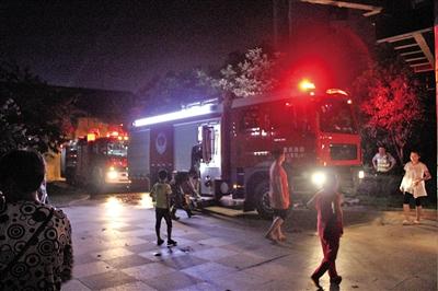 居民家中失火燒毀半個家 消火栓無水滅火器失靈 居民家中失火燒毀半個家 消火栓無水滅火器失靈