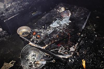 居民家中失火燒毀半個家 消火栓無水滅火器失靈