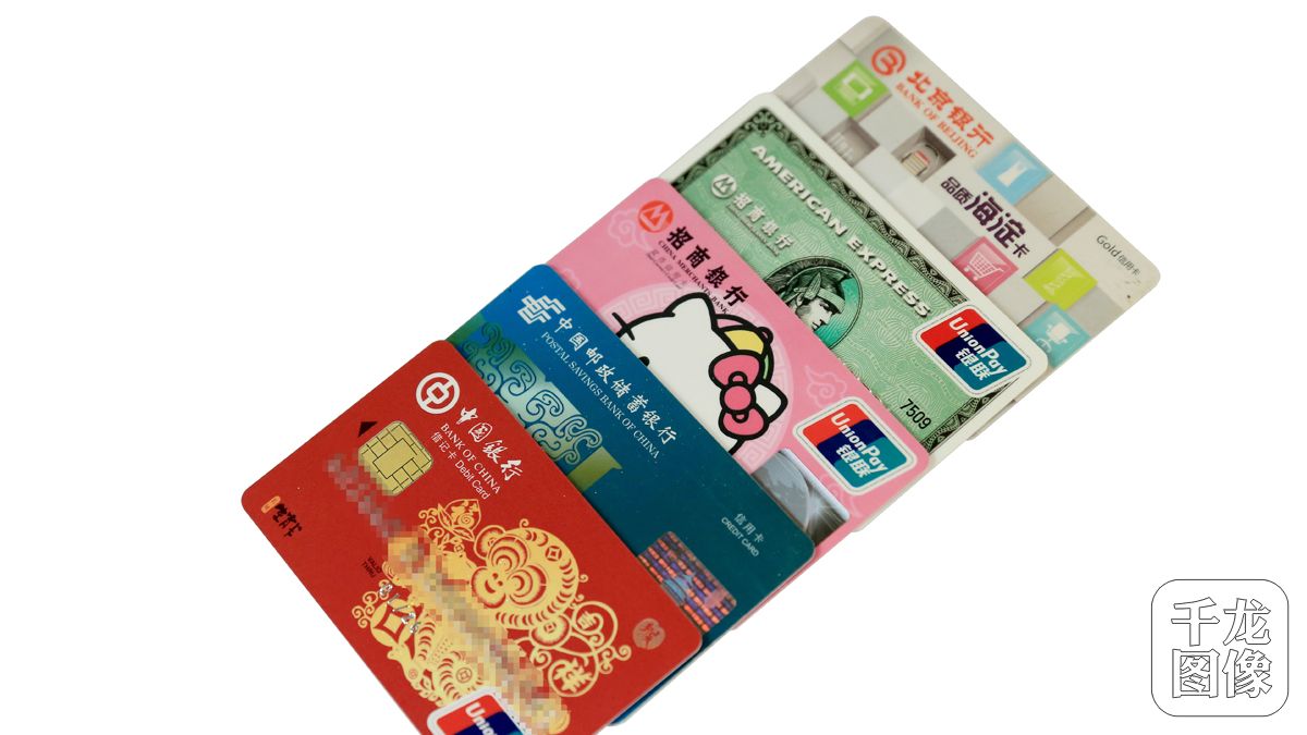 北京"京劇臉"地鐵亮相 比現用列車多載千人 北京"京劇臉"地鐵亮相 比現用列車多載千人