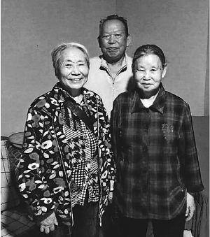 老人51年前獲戰士郵寄80元幫助 近日還萬元致謝 老人51年前獲戰士郵寄80元幫助 近日還萬元致謝