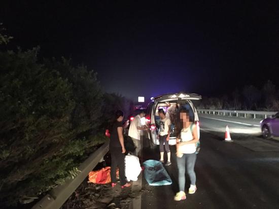 高速追尾母子被甩飛:最后時刻母親用身體護住孩子 高速追尾母子被甩飛:最后時刻母親用身體護住孩子