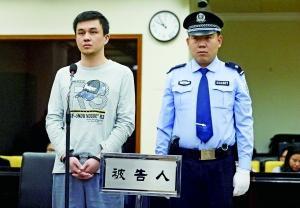 男子搶劫“小偷”:戴上手銬塞入后備廂 致1死