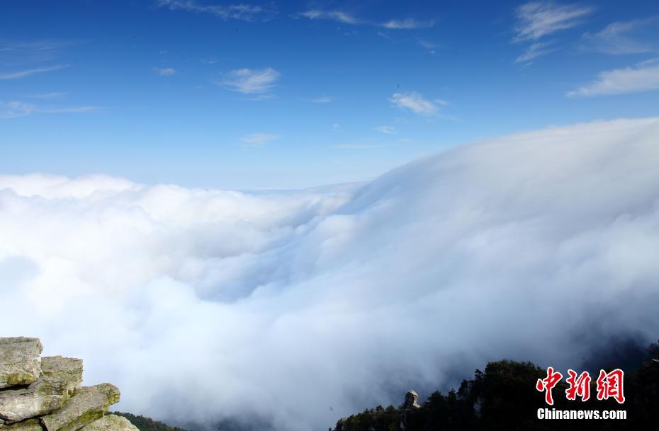 江西廬山現壯觀云海景觀