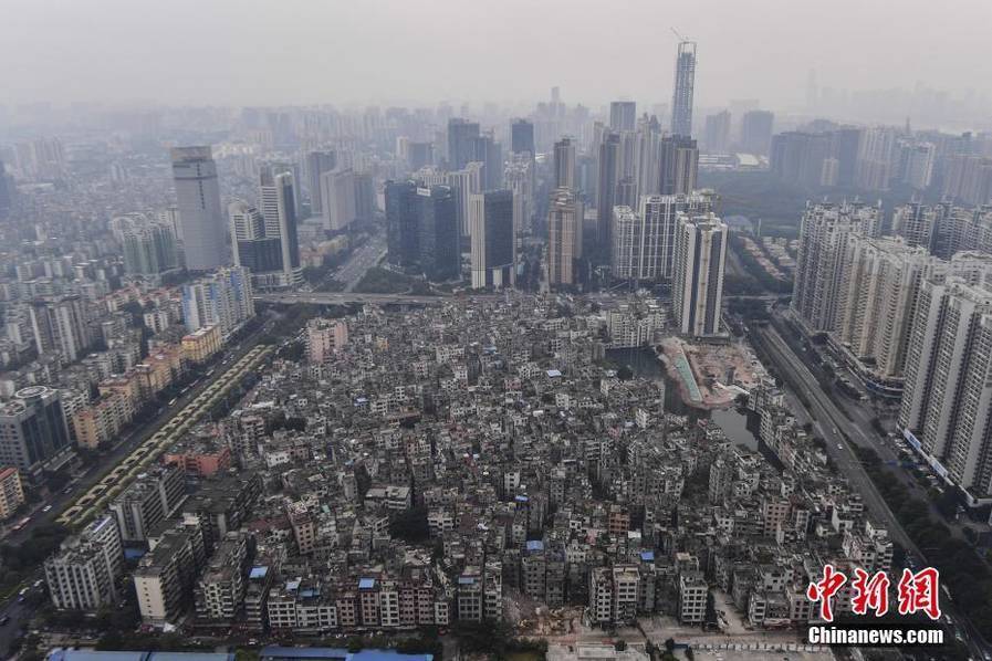 12月21日,廣州百年冼村與周邊的高樓形成鮮明對(duì)比。陳驥旻/攝 中新社 12月21日,廣州百年冼村與周邊的高樓形成鮮明對(duì)比。陳驥旻/攝 中新社