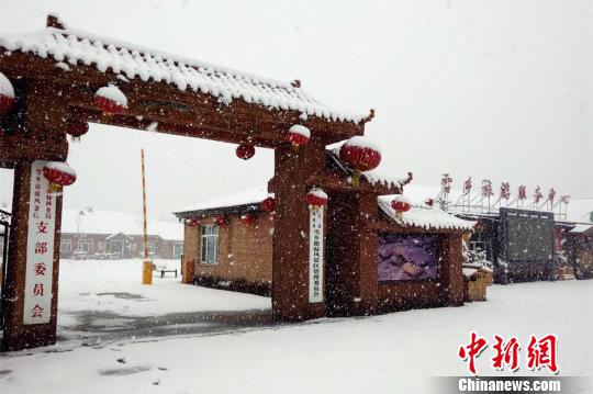 中國北疆四月飛雪冰雪奇觀俏爭(zhēng)春色