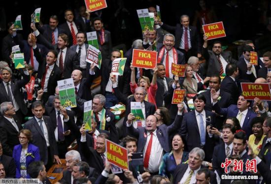 在眾議院內，也有支持彈劾和反對彈劾的兩種聲音。參議院審判前，羅塞夫需暫時離職，等候參議院裁決。