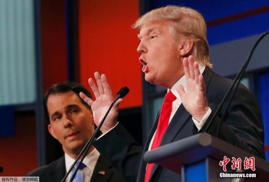 特朗普在辯論現場肢體語言豐富,非常搶鏡。