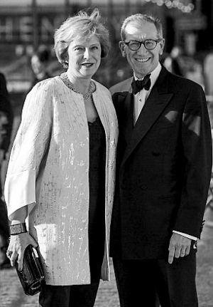 安德烈婭·利德索姆及其與丈夫的合影照片。