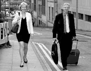 特雷莎·梅及其與丈夫的合影照片。