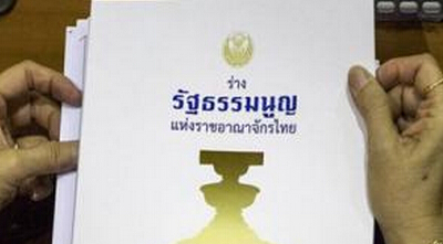 泰國準備新憲法公投 獼猴搞破壞撕毀選民名單 泰國準備新憲法公投 獼猴搞破壞撕毀選民名單