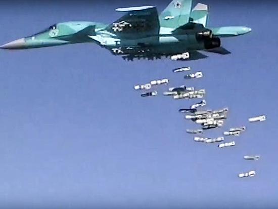 險(xiǎn)遭敘利亞軍機(jī)轟炸 美軍高官放狠話