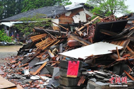 4月24日拍攝的日本熊本地震震中災區益城町一帶建筑損毀嚴重。 <a target='_blank' ><p  align=
