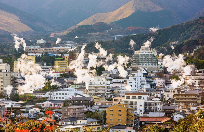 日本九州地殼運動造就三千多溫泉
