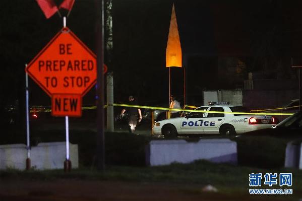 3月26日,在美國俄亥俄州辛辛那提,警察在發生槍擊事件的夜總會外執勤。新華社/美聯