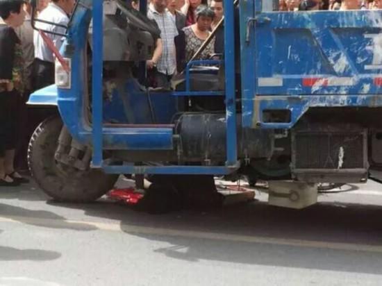 四川青神城區(qū)一中年女子被三輪貨車碾壓致死 四川青神城區(qū)一中年女子被三輪貨車碾壓致死