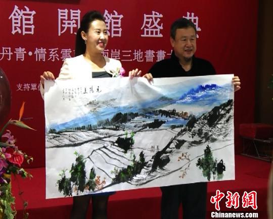 兩岸三地書畫名家昆明揮毫潑墨結情緣 兩岸三地書畫名家昆明揮毫潑墨結情緣