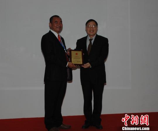 廣東茂名臺商協會第七屆理事監事就職陳明哲連任會長 廣東茂名臺商協會第七屆理事監事就職陳明哲連任會長